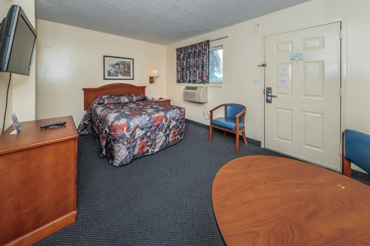 Tampa Bay Extended Stay Hotel ลาร์โก ภายนอก รูปภาพ